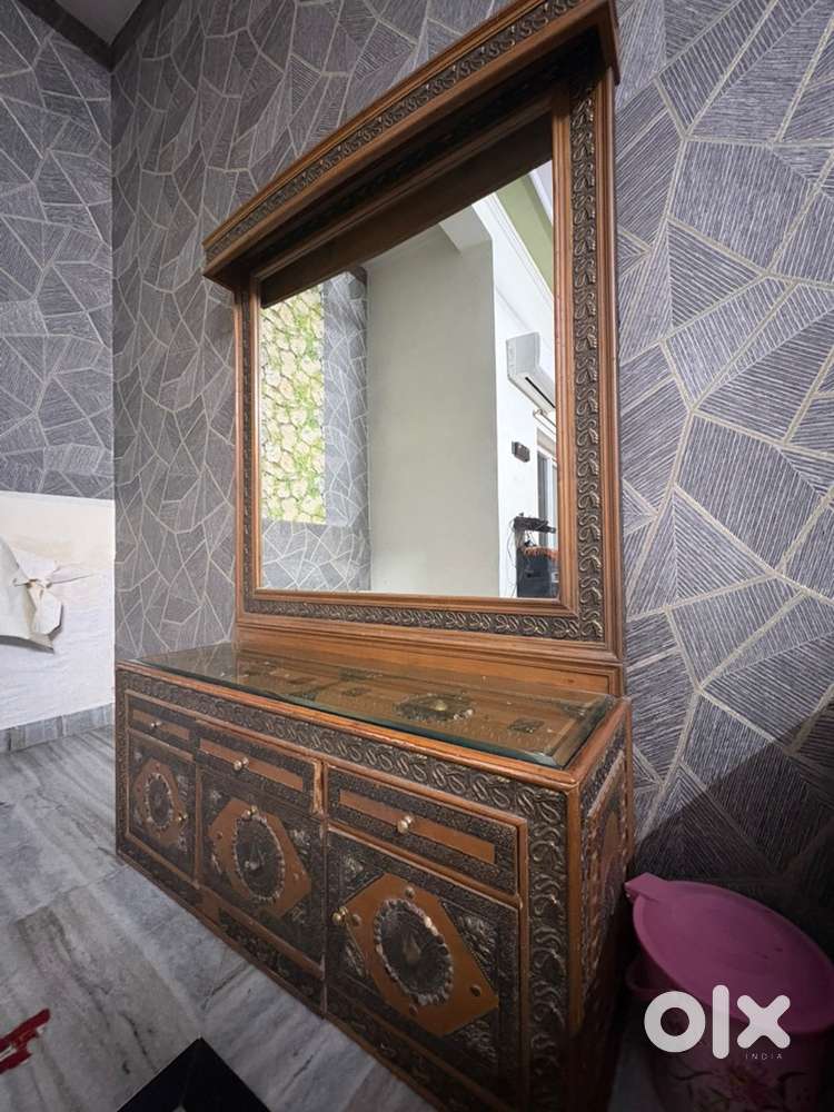 Dressing table