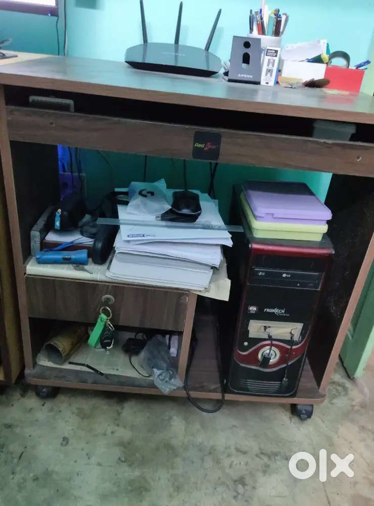 Computer table for sale