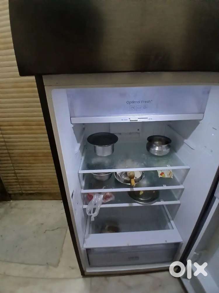 Sellingfridge near atray school uniform  Sitapuri part 1 street no.5