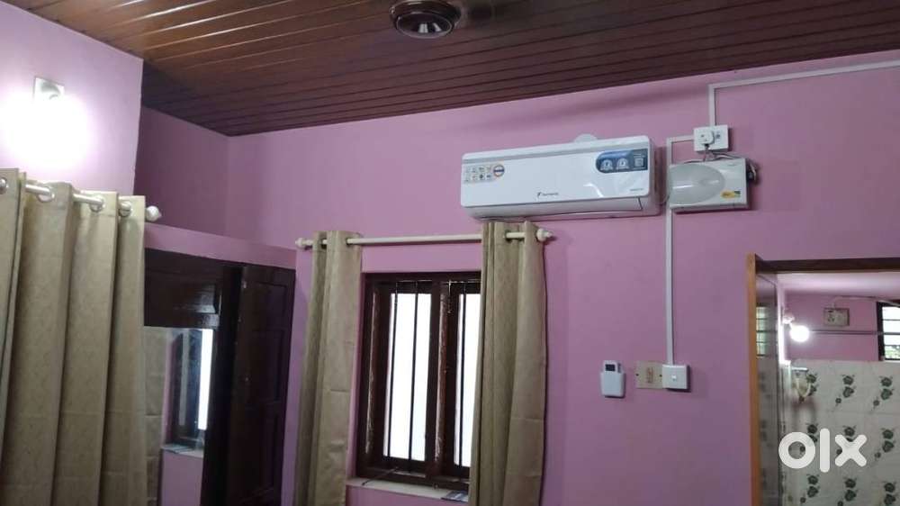 FOR BACHELORS / STUDENTS.  2 BHK SEMI FURNISHED 1ST FLOOR  . 1 AC .