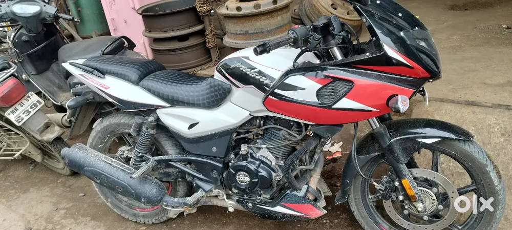 Bajaj Pulsar 220