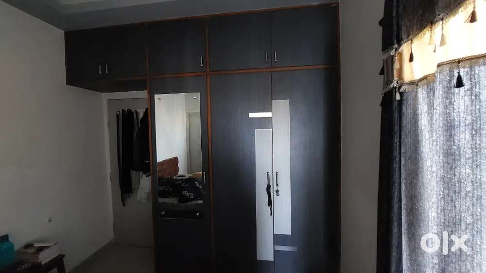 રાજકોટમાધાપરચોકડીથી 250મીટરજામનગરરોડથીમાત્ર75 મીટર મોકાનાફ્લેટવેચવાના