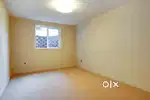 Single room with attached bathroom, hot water,