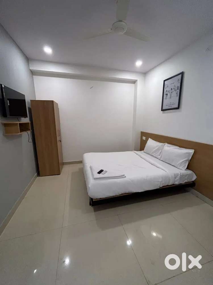 12 rooms running hotel guest house lodge rent in Kachiguda near road