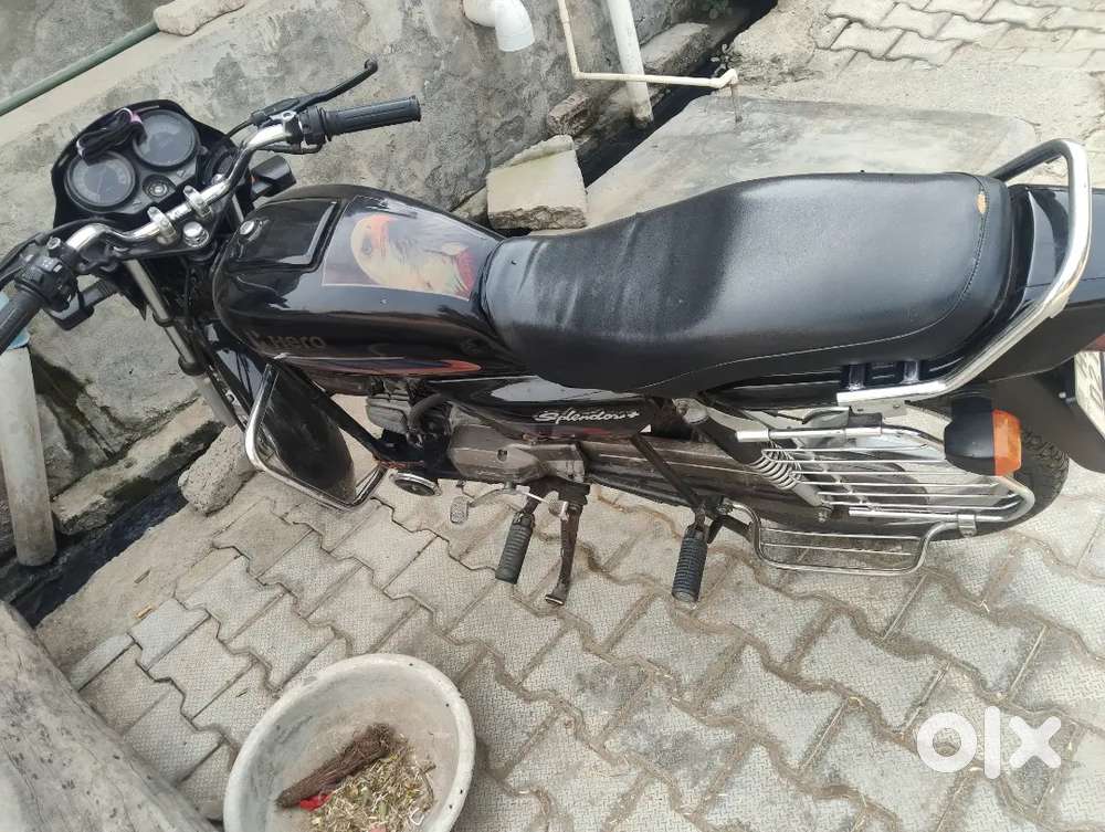Bike bilkul good condition hai agar kisi bhai ko leni hai to call kre