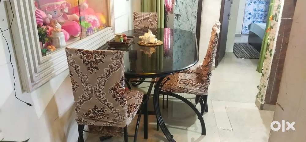 6 Seater Glasstop Dining Table