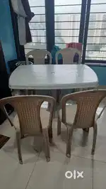 Nilkamal plastic table wth 4 chairs