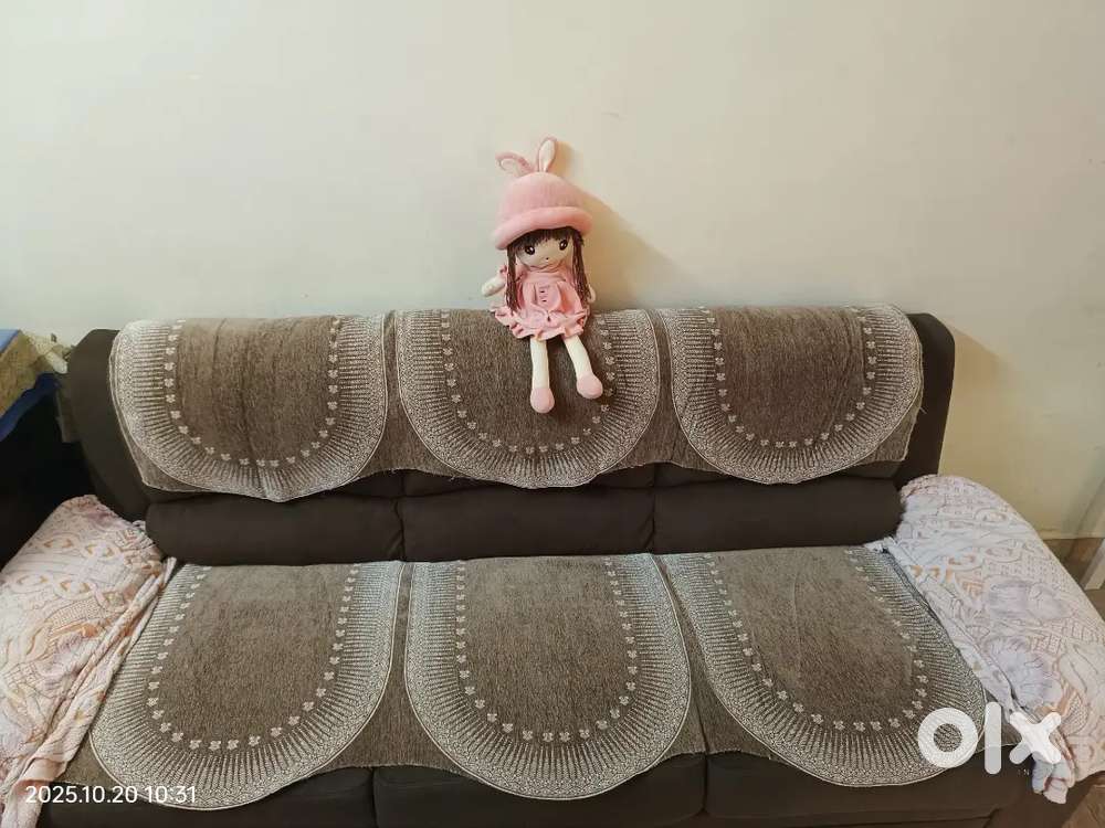 Royaloak Just 5 years old. Wanted to upgrade so selling it. Only 5000