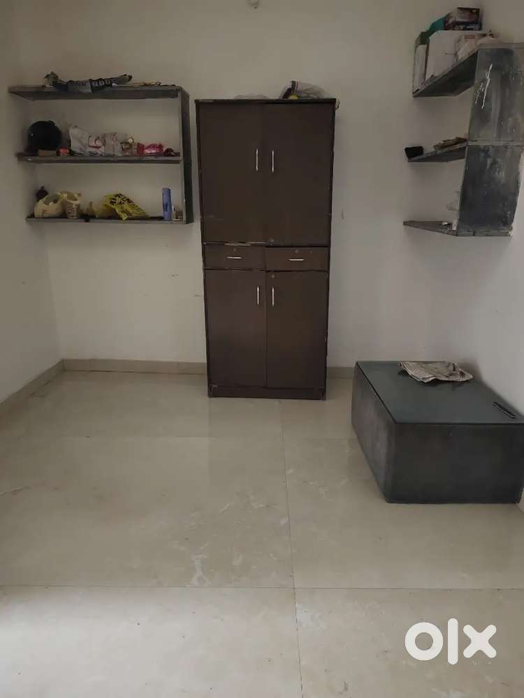 Rooms available for girls Student/Working  with attached late Bathroom