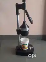 Brand New Manual Hand Juicer – Fresh Juice Made Easy!