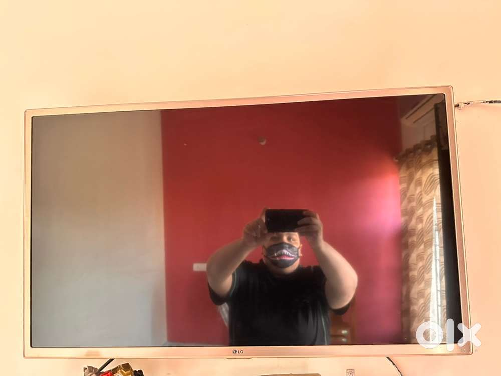 LG 32 Inches Smart TV