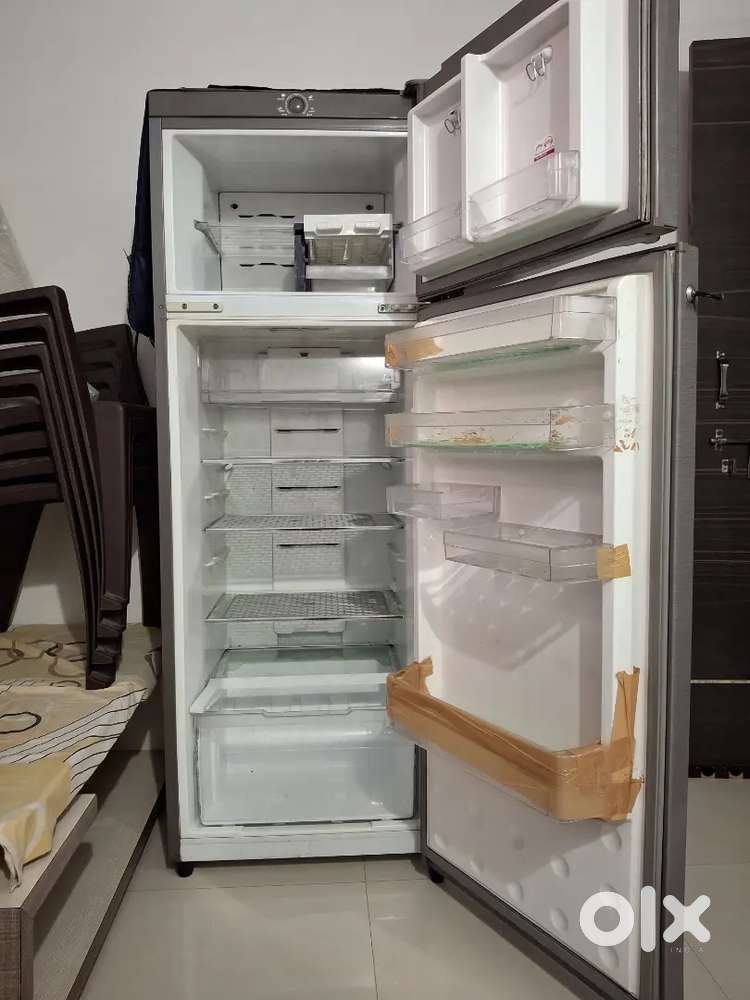 GODREJ COMPUMY  290 L DOUBLE DOOR FRIDGE in excellent condition.