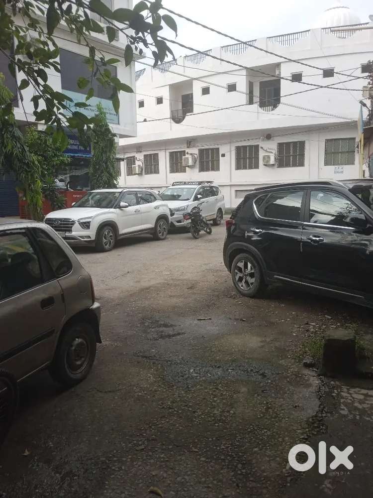 Main market 100 metre