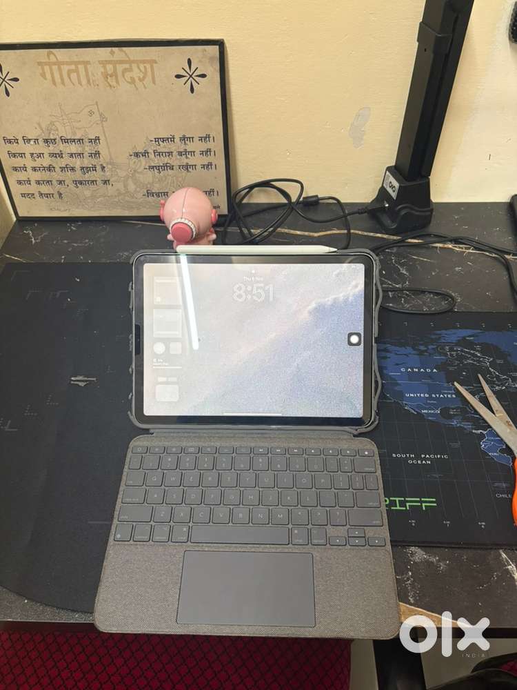 Ipad air 4th Gen 64 GB with apple pencil and keyboard