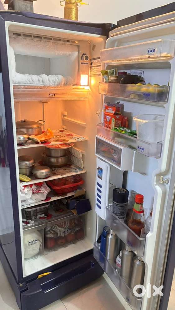 Whirlpool fridge in very good condition just like new