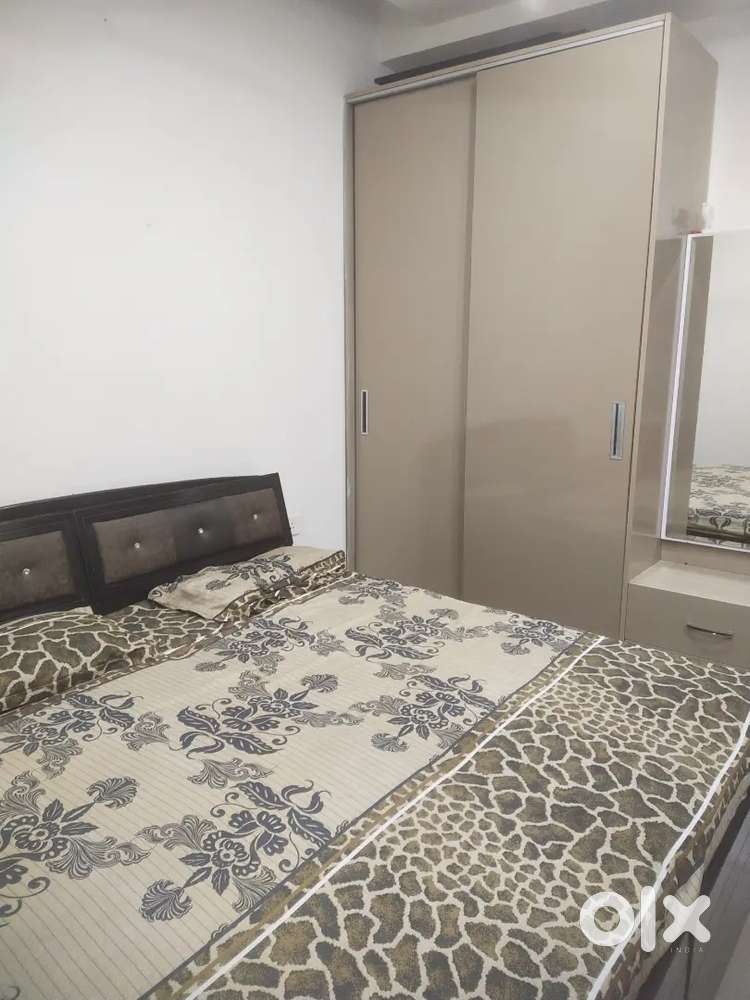 3 bhk flat, 2 years used... well.maintained .. uses by owner only
