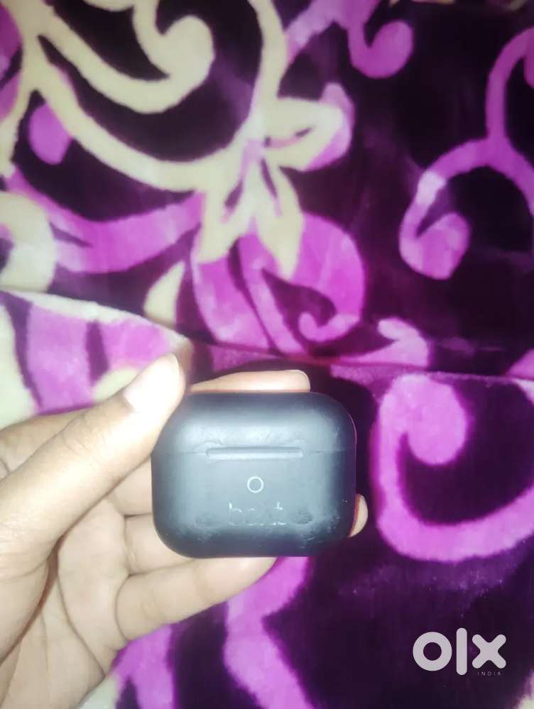 boAt Wireless Earbuds with Charging Case – Excellent Condition