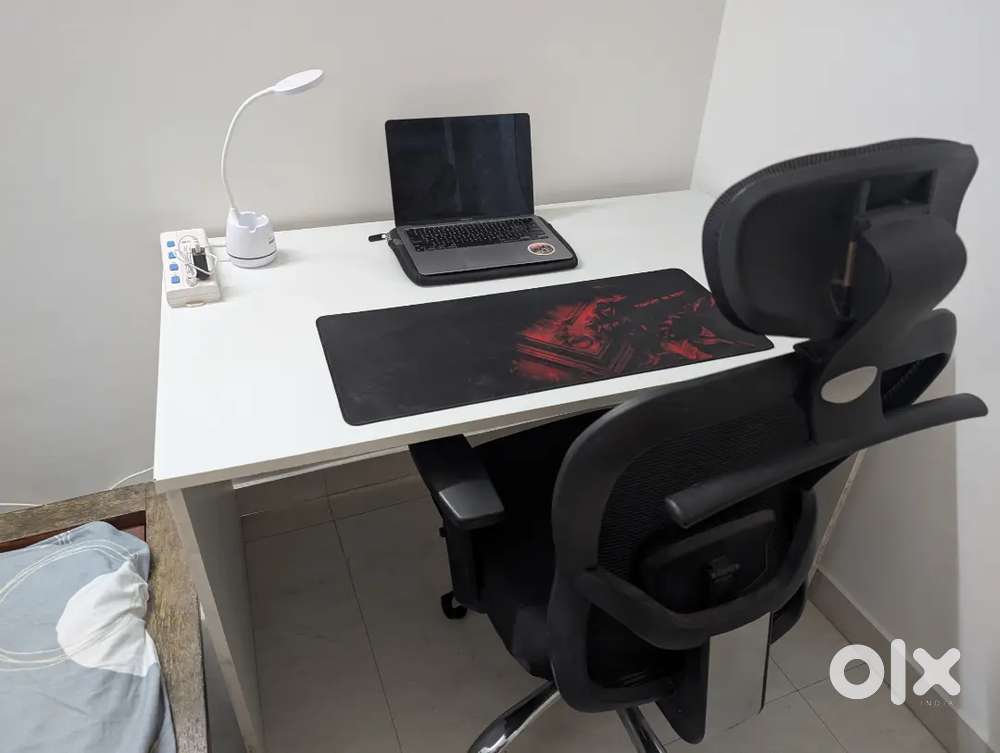 Working desk/computer table with revolving chair