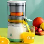 Portable citrus juicer