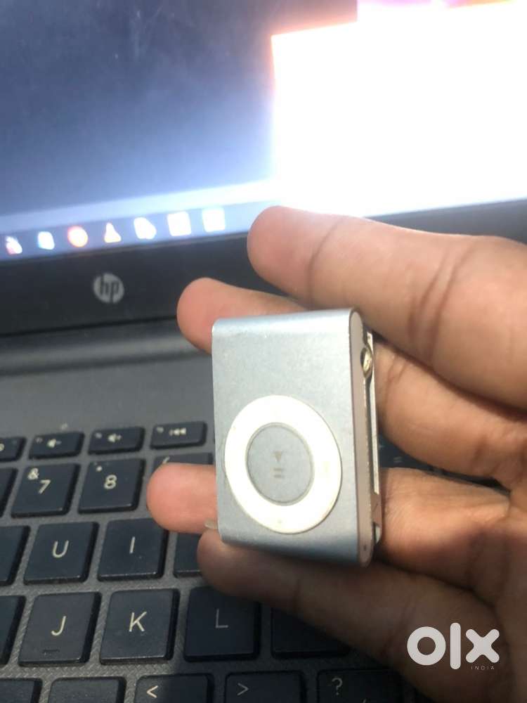 Ipod shuffle 2nd gen 1gb needs battery replacement  working