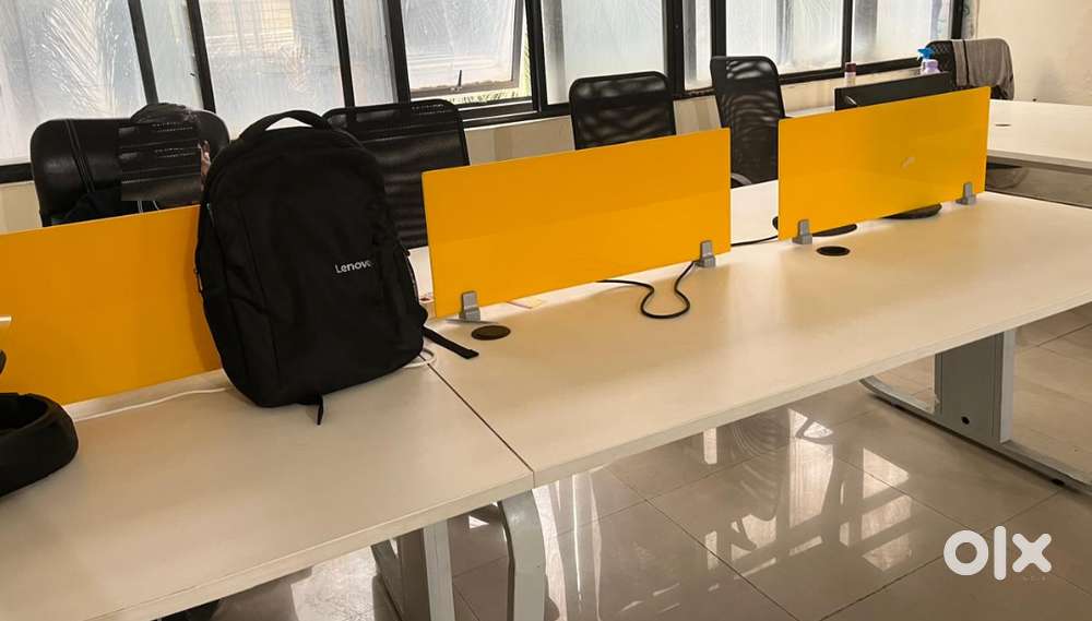 linear modular desking workstation for 6 person