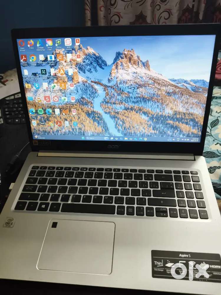 Acer aspire 5 laptop with wireless keyboard and mouse.