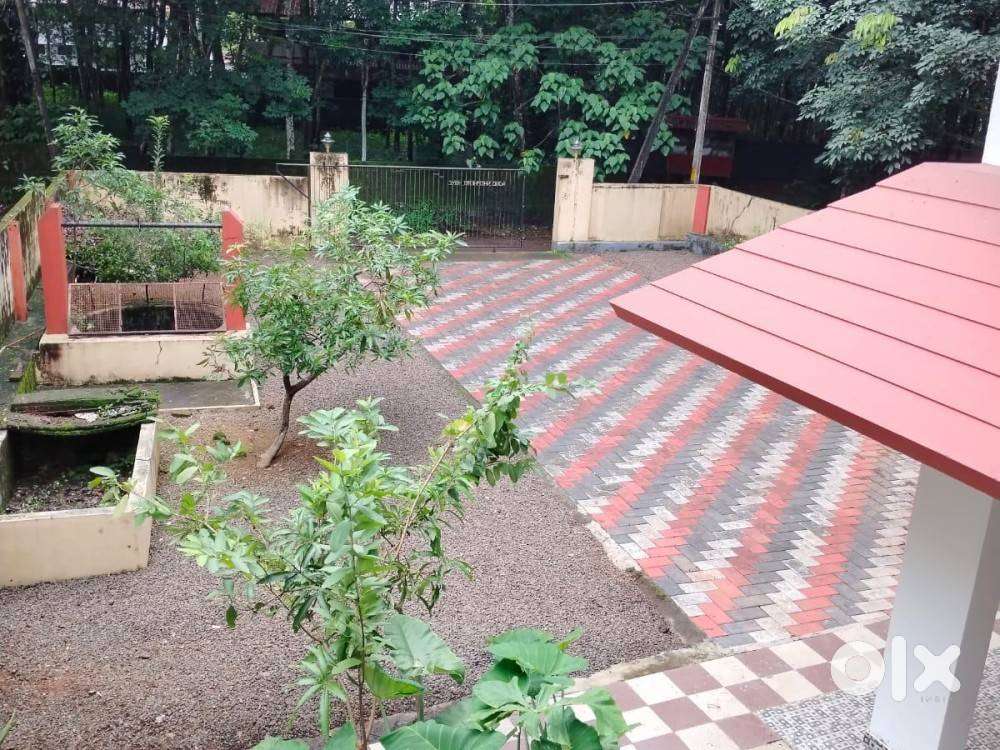 6000 sqft, 8BHK Residential Building in Adichira, Kottayam