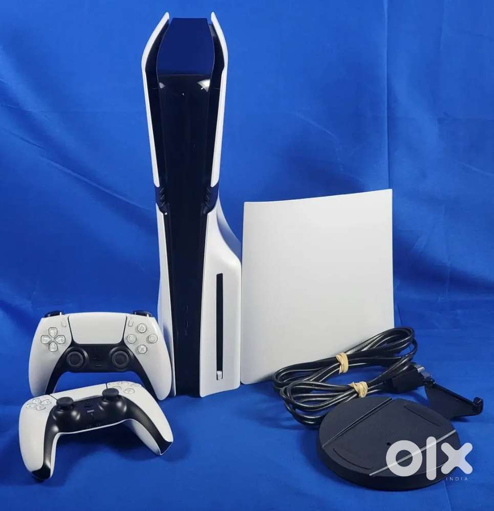 Sony PlayStation5Pro PS5 4TB White  Disc Drive w 2 Controllers & Cords