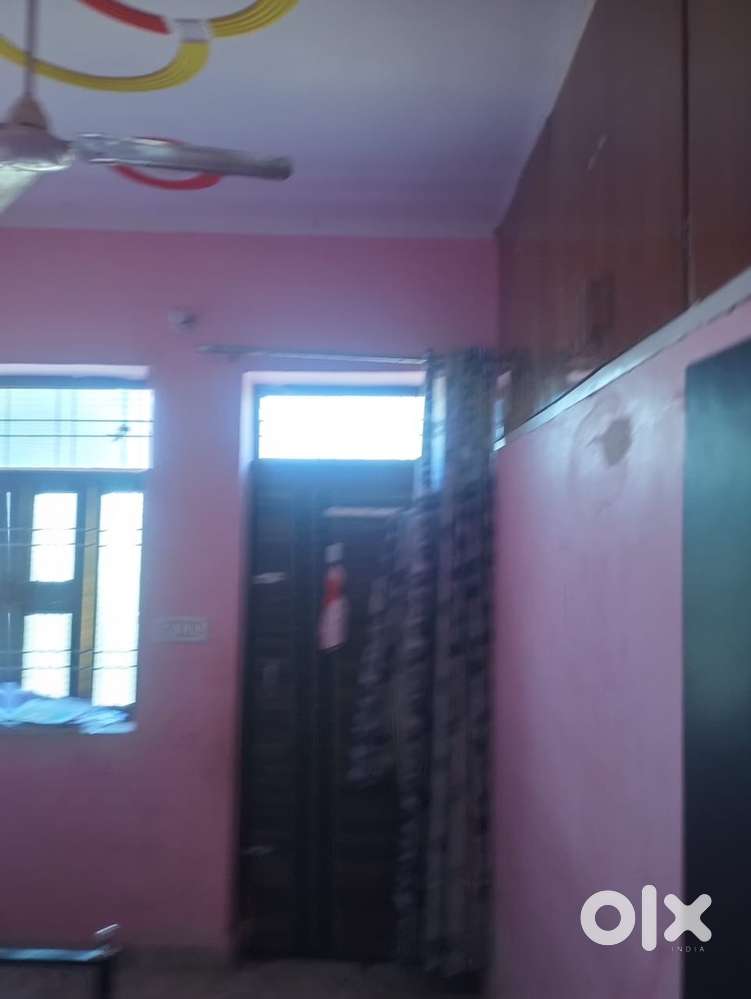 72 gaj ka corner, Plot hai