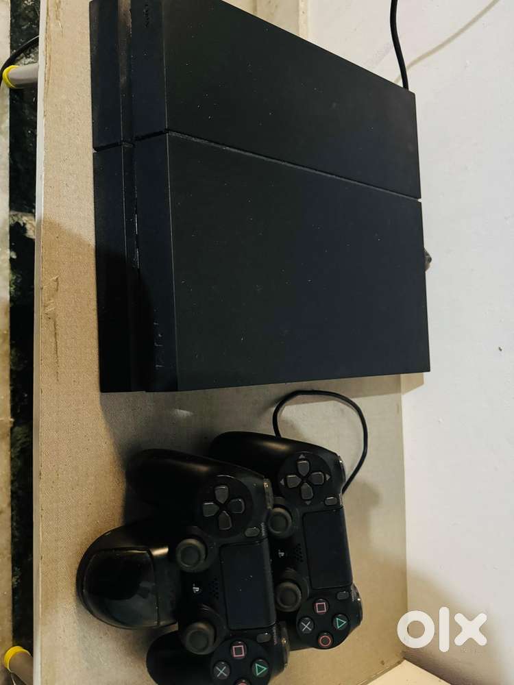 Ps4 in excellent condition with 2 remotes