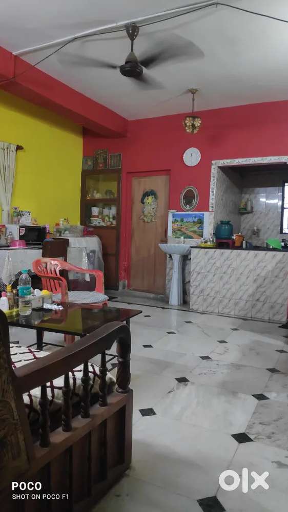 2bhk flat sale in picnic garden. No loan