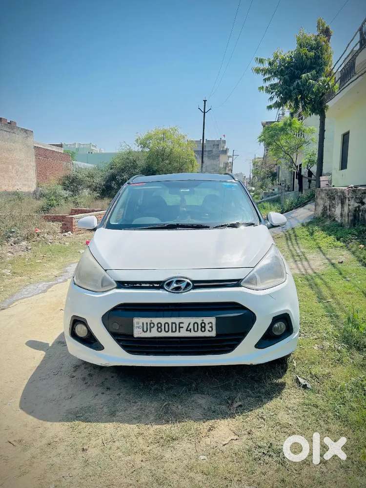 Grand i10 sportz 1.2 white color