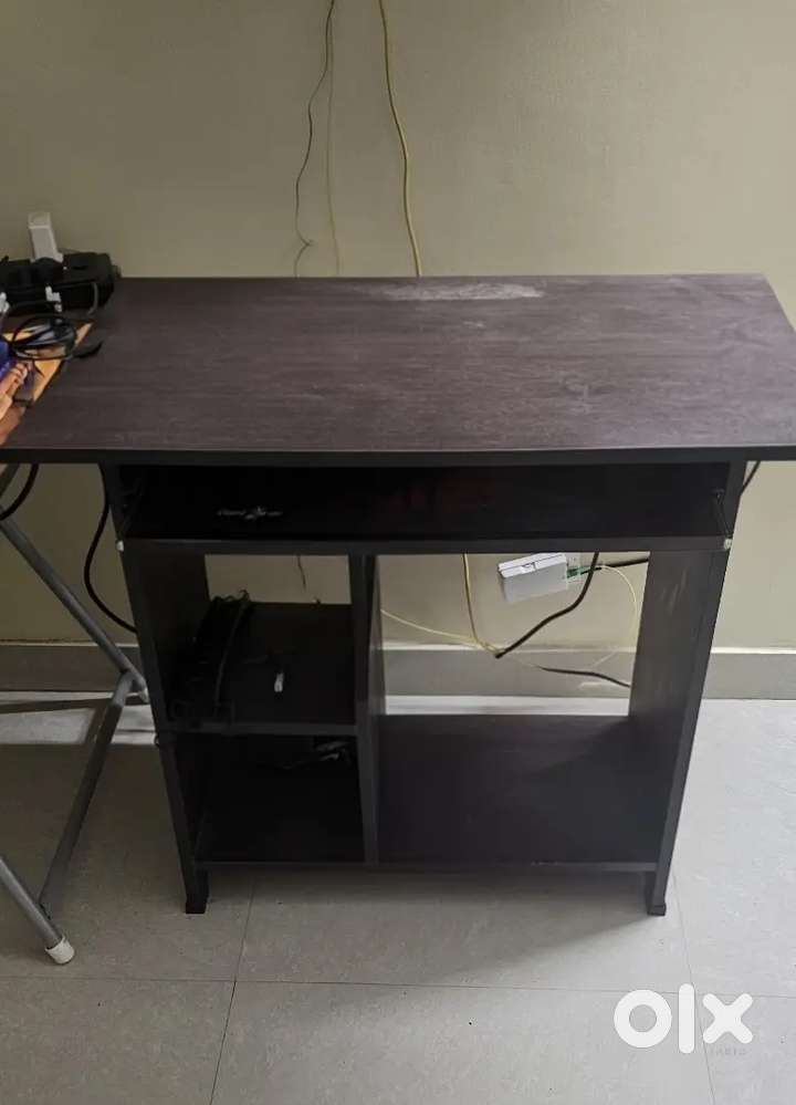 Computer table