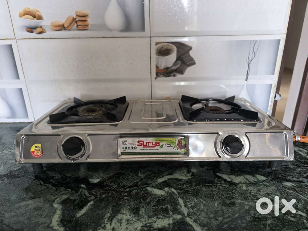 Gas stove with 2 burners
