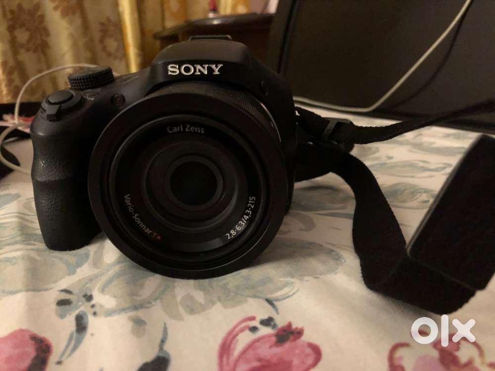 Sony DSC - HX400V cybershot camera with muliple shooting modes