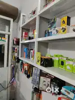IAM LOOKING FOR LADY STAFF FOR MOBILE SHOP.