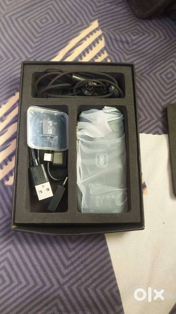 cason mp3 music player with Bluetooth (brand new) and 16 gb sd card