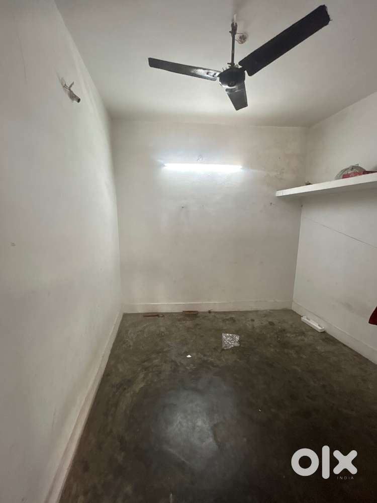 Room rent available for bachlors