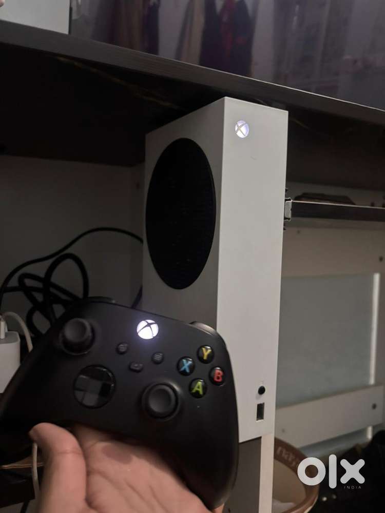 Xbox series S with xbox X series controller