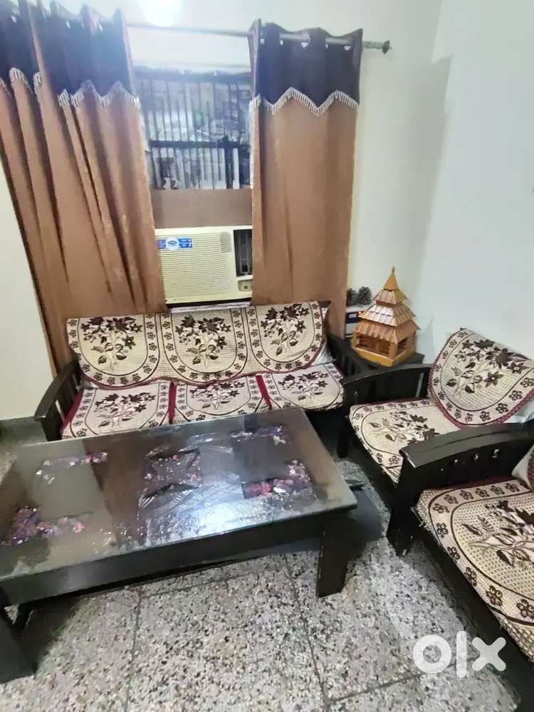 5 seater Sofa with table