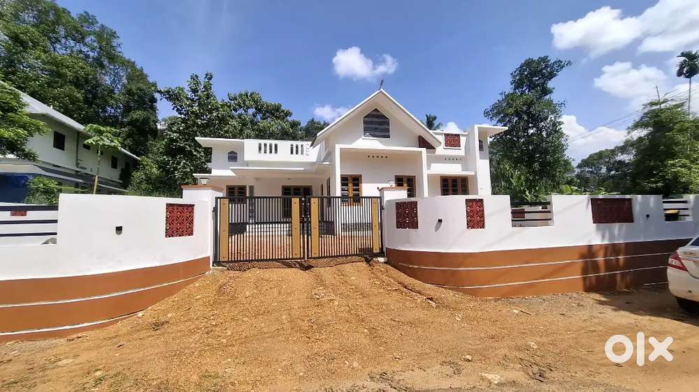 Muvattupuzha to Ayavana route near Ananelloor new house for scale