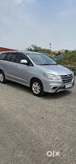 Toyota Innova very good condition very Mintu and showroom track innova
