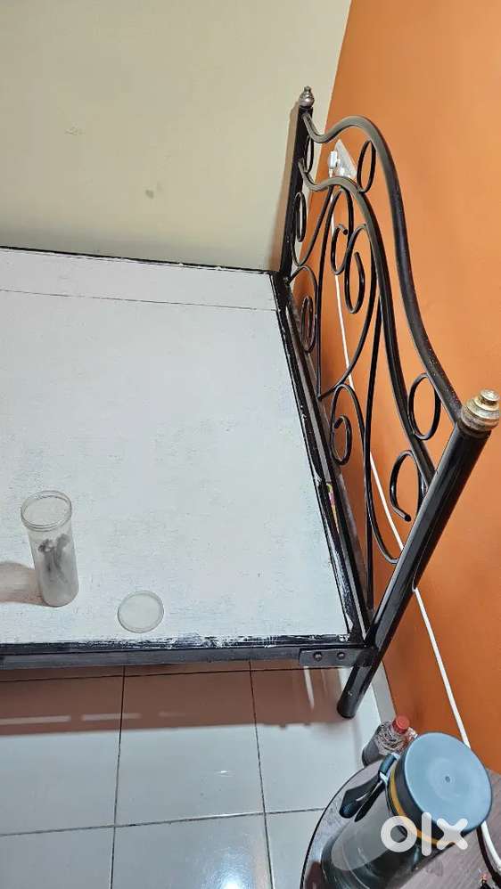 Metal cot - Queen Size