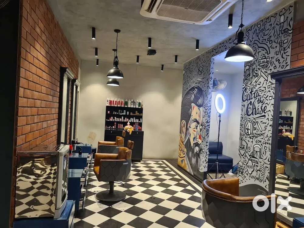 Requiring a girl worker for beauty parlour