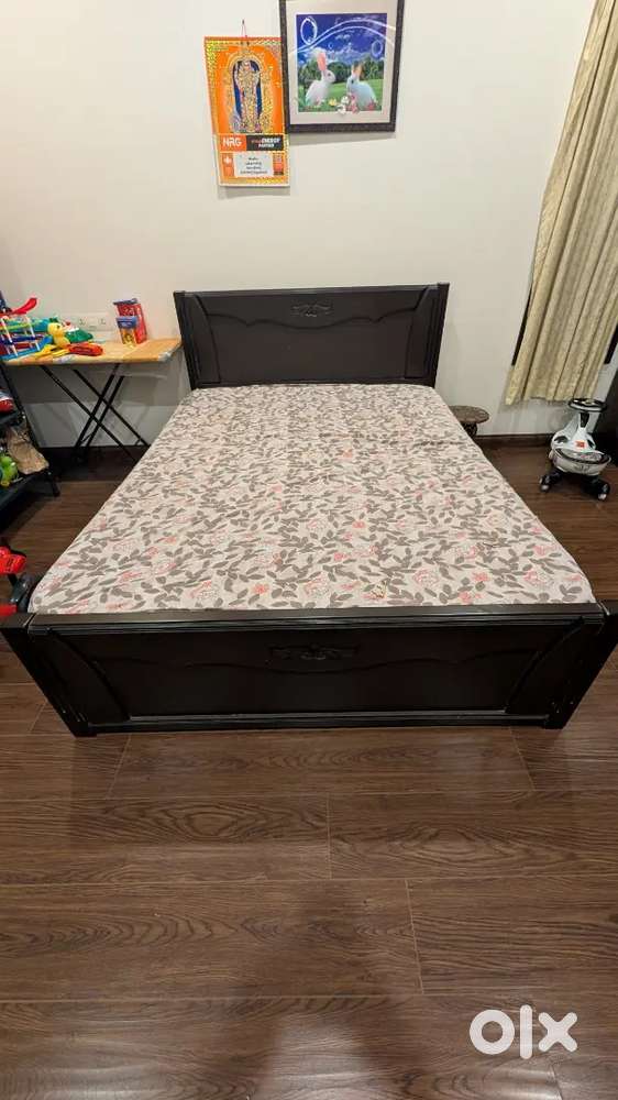 Queen size bed with storage and mattress