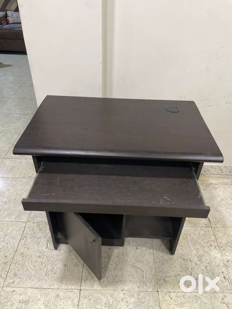 Computer table