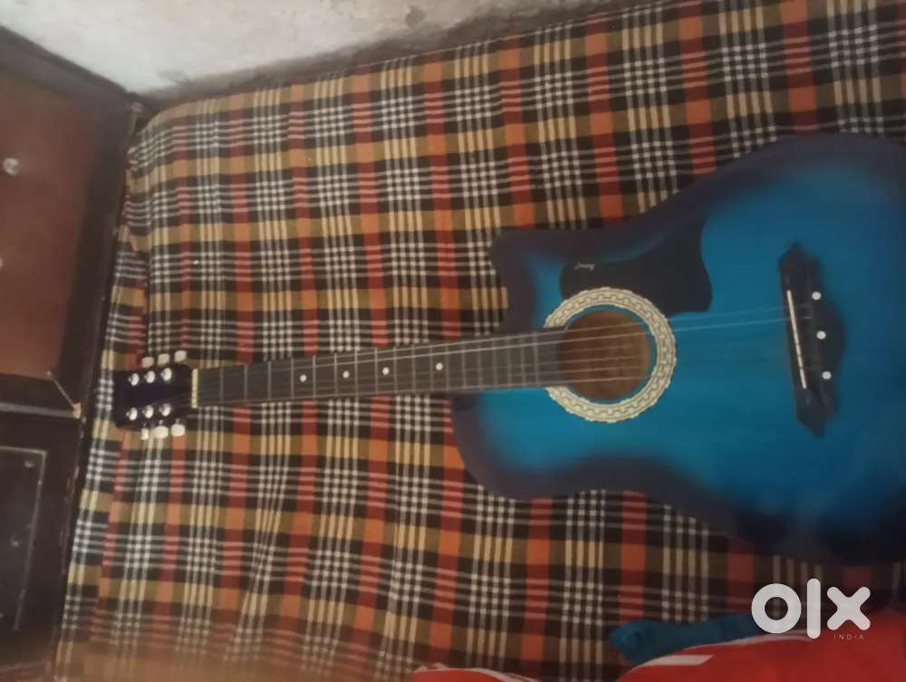 Bilkul Alok ke guitar hai bhai jisko chahie vah is number per call