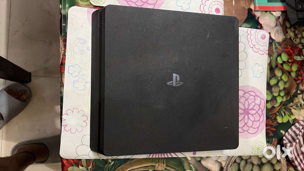 Playstation 4 - 1tb with one controller