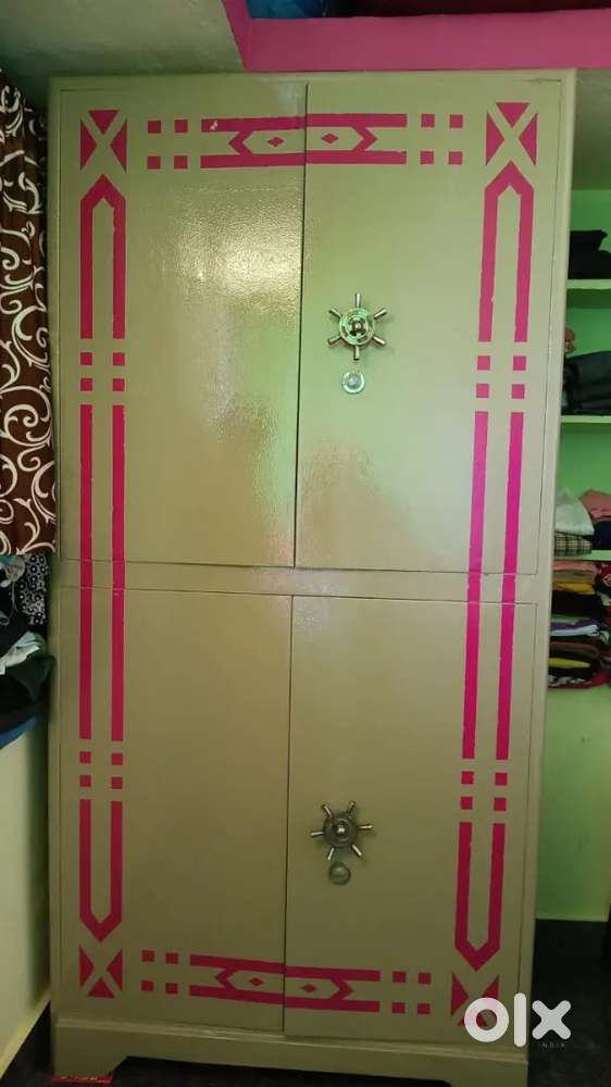 Wardrobe iron beeruva