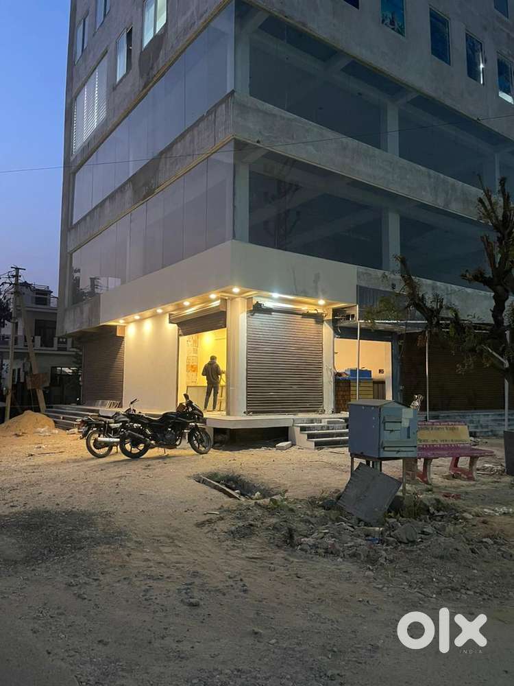 120 ft road corner shop